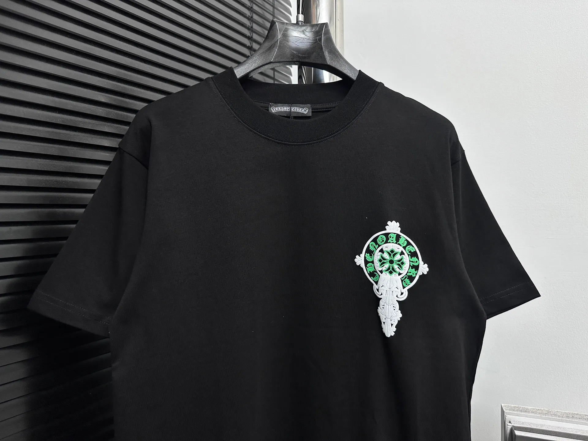 🅿️180 [Chrome heart*] Chrome heart 25ss early spring new cross foam short-sleeved T-shirt ·280 grams of 100% cotton double yarn jersey fabric ·Special thickened 32 pieces of double-strand 1x1 thread in the same cylinder custom dyeing ·Double-needle stitching and cross-stitching technology ·Original main mark washed tag Color: Black White Size: S-XL
